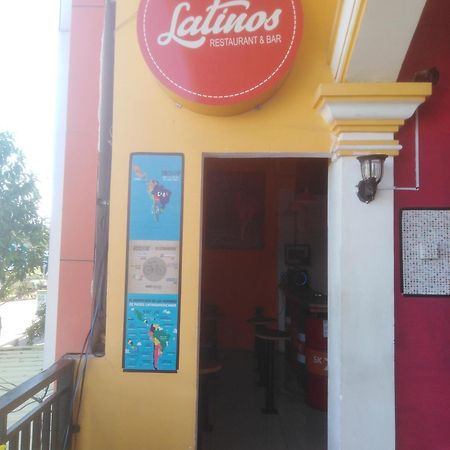 Latinos Hostel Siem Reap Exterior photo