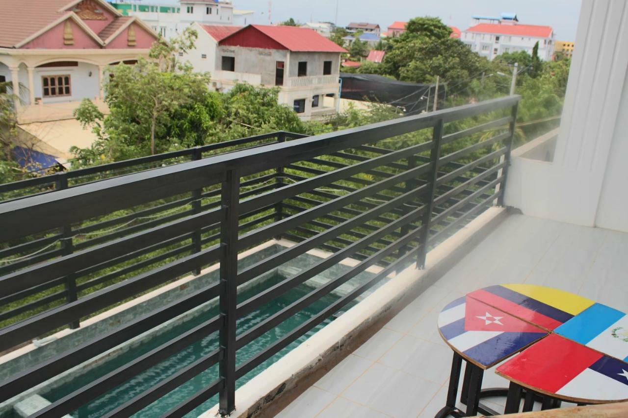 Latinos Hostel Siem Reap Exterior photo